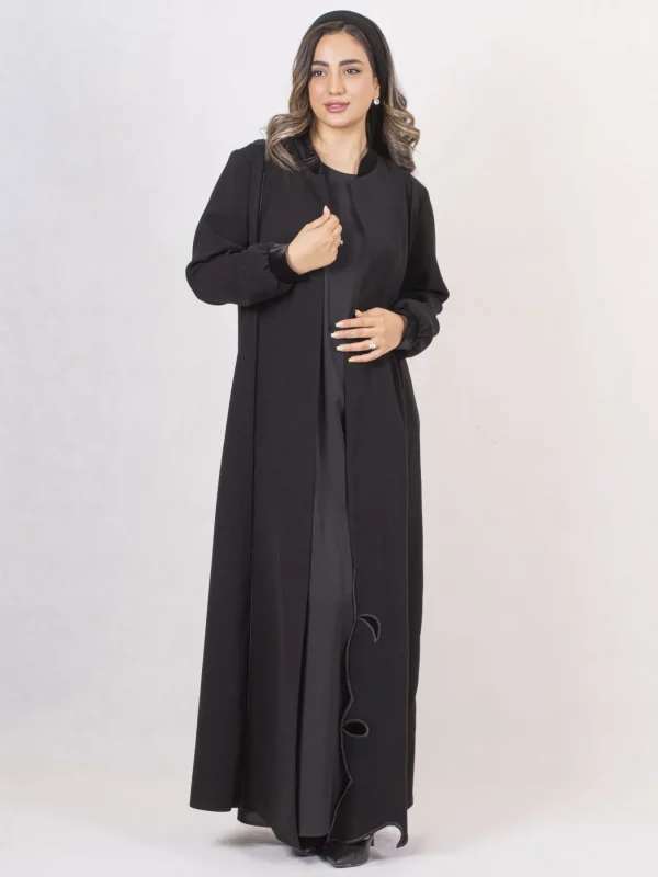 عباية مكتبية فاخرة: عباية آتية