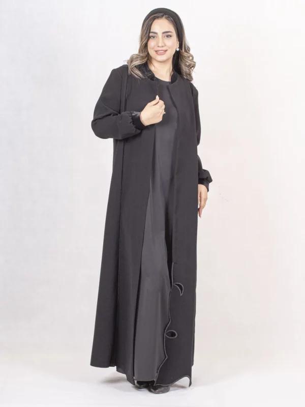 عباية مكتبية فاخرة: عباية آتية