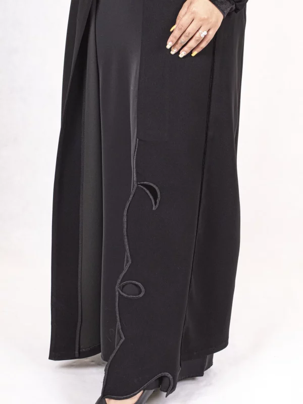 عباية مكتبية فاخرة: عباية آتية