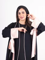 عباية الساتان الوردي